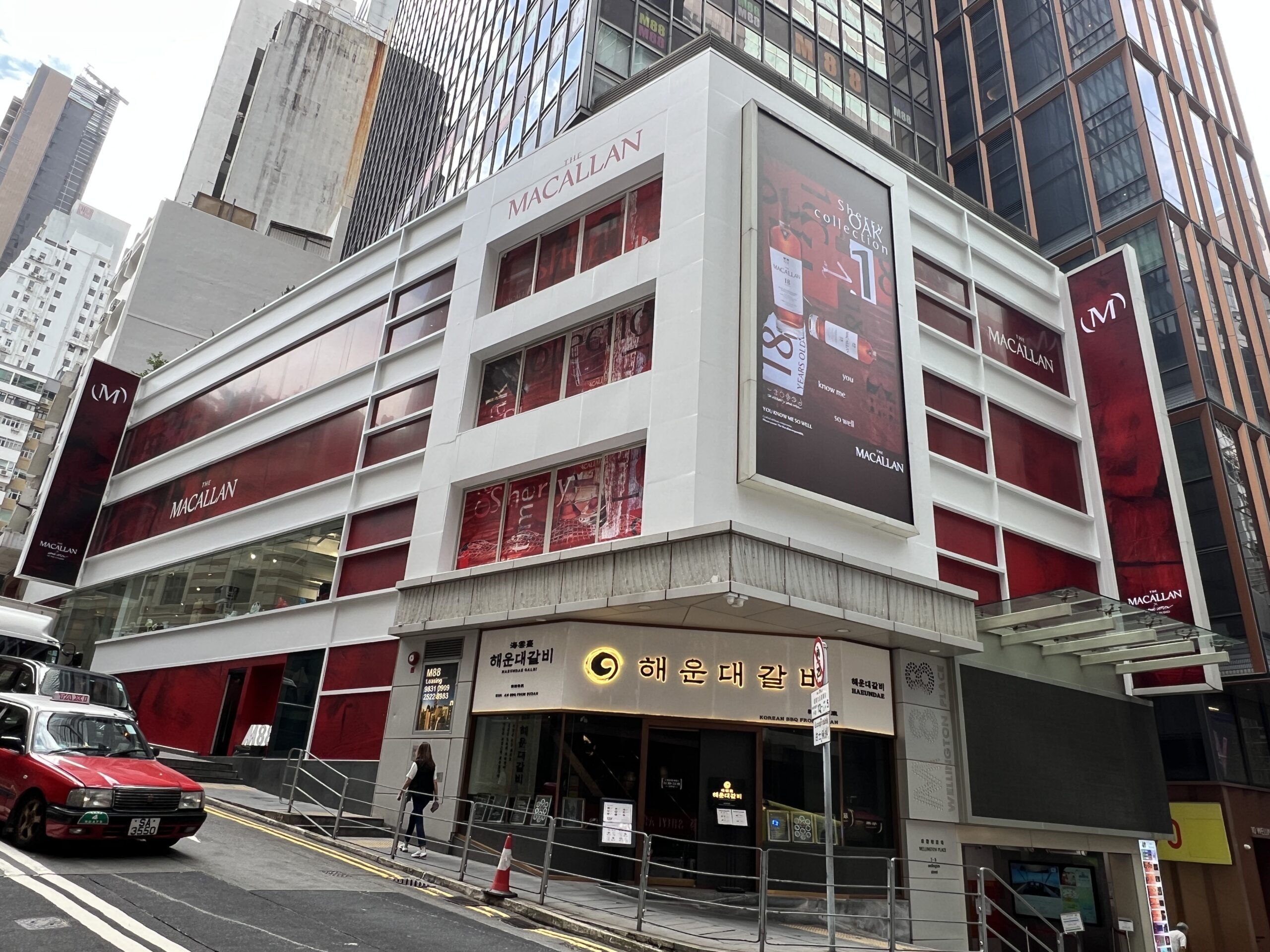 M88 Wellington Street Façade